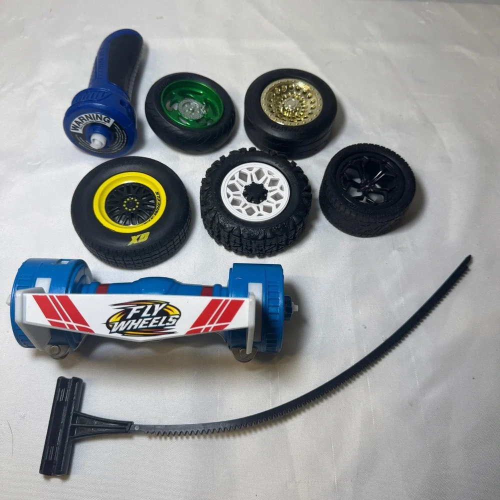Jakks Pacific Fly Wheels Launcher Lot w/ 5 Performance Stunt Tires and Rip Cord